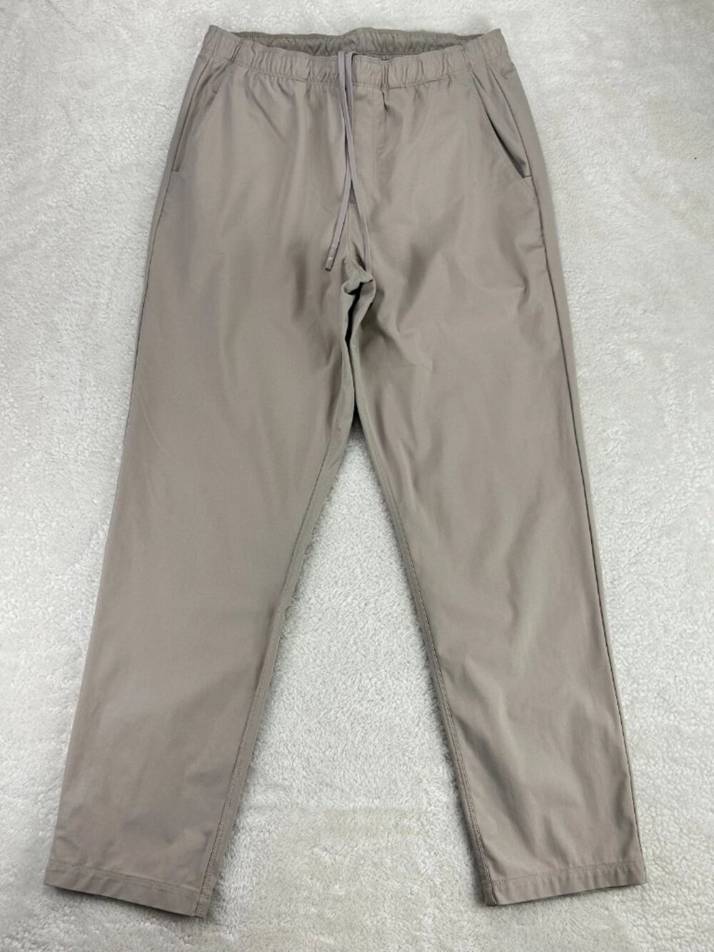 Fabletics The Don Pants Mens M Straight Leg Pull-On Beige Stretch Wrinkle-Resist